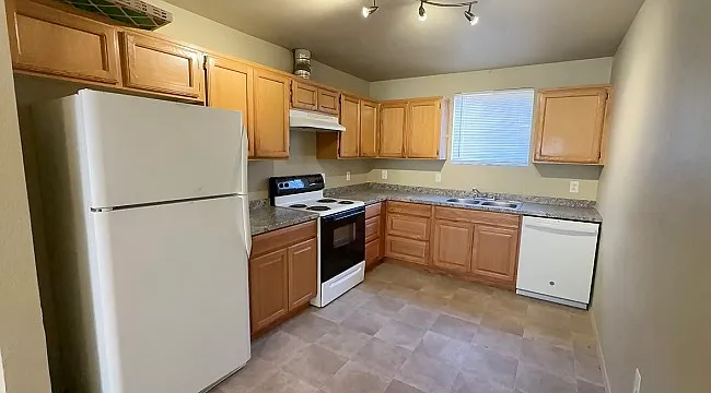 486 S 15th Ave #B — Photo 5