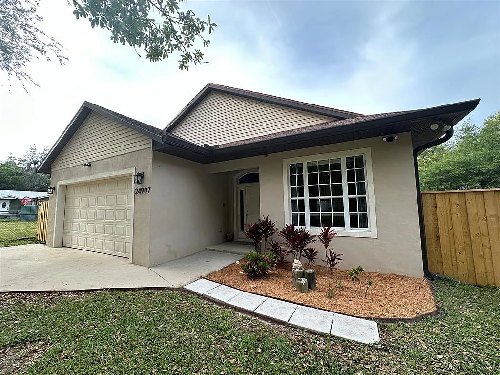 4 bed, 3.0 bath, 2483 sqft, $2,995 — Photo 2