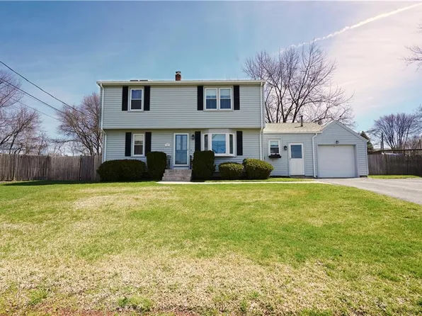72 Crystal Dr, Warwick, RI 02889