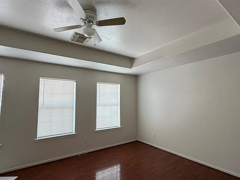 3114 Junction Dr — Photo 4