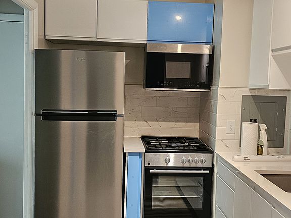 4th image of 1253 Island Dr APT 202
