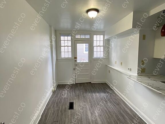 4th image of 2378 Neil Ave #4