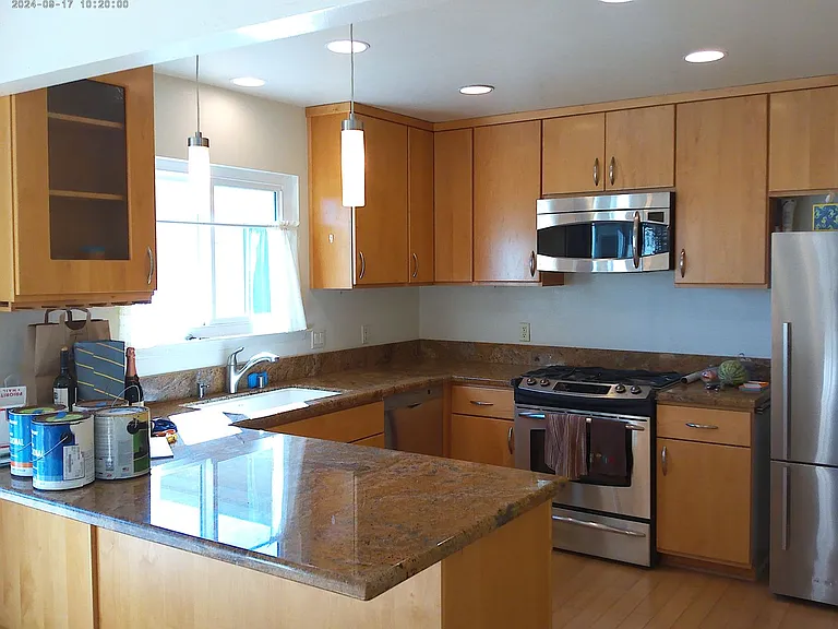 2148 Glenn St — Photo 2