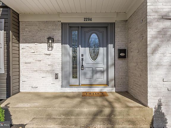 4th image of 2204 New Albany Rd