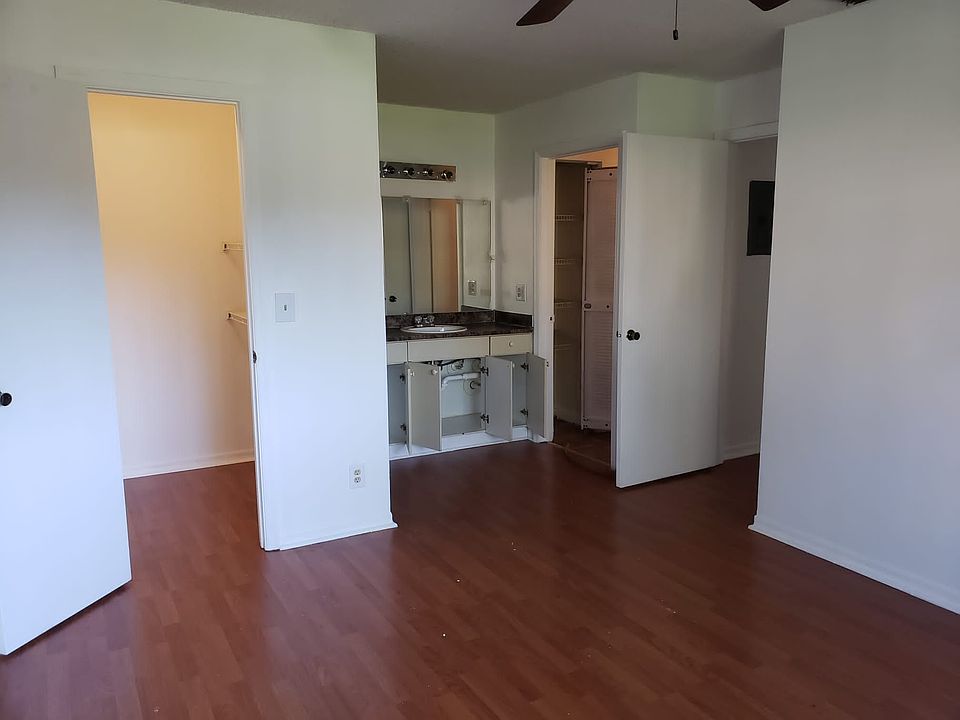 1st image of 3400 Pinewalk Dr N