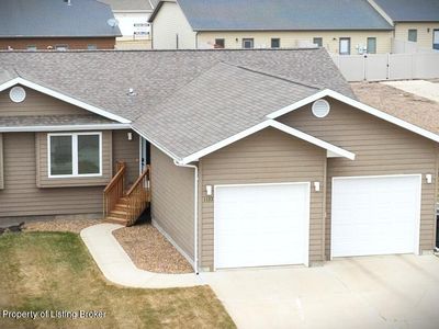 1122 Jerry Ln, Dickinson, ND, 58601