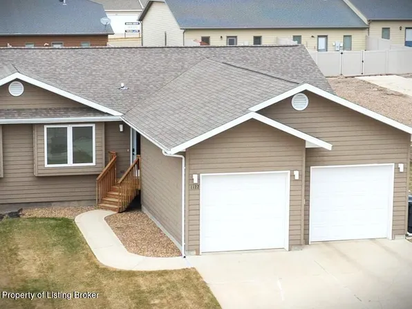 1122 Jerry Ln, Dickinson, ND 58601