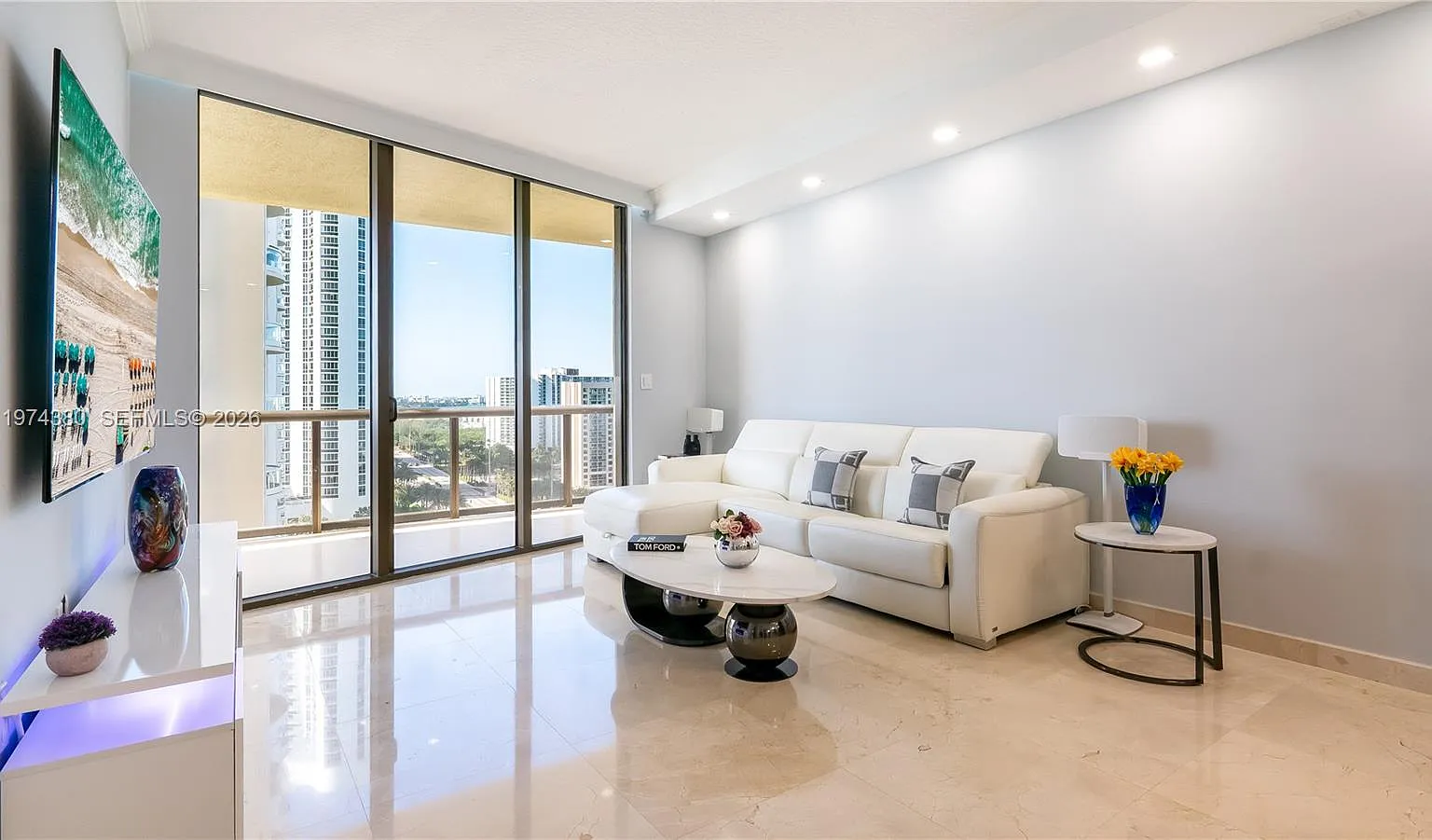 Sayan Condo — Photo 3