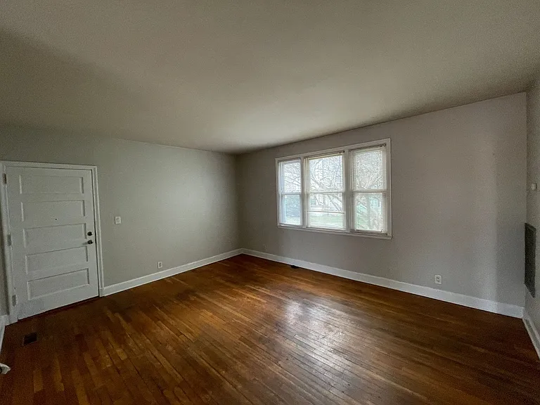 SH074-Lafayette Apartments — Photo 5