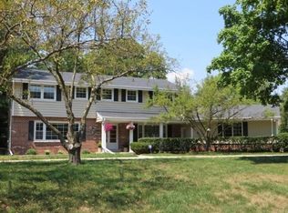 16040 Siesta Ln, Brookfield, WI 53005