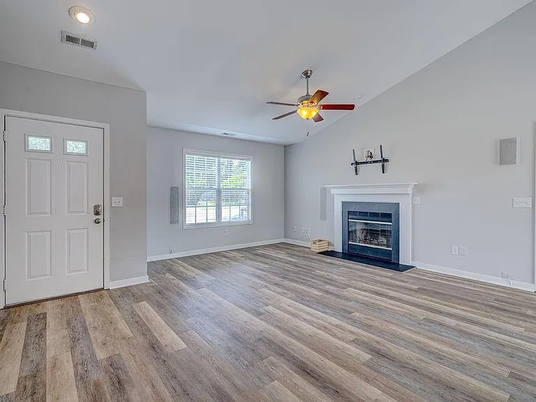 305 Hixon Pl — Photo 13