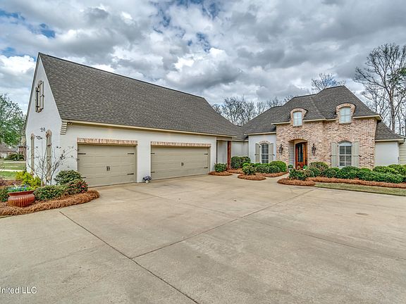 2nd image of 207 Cottonwood Dr