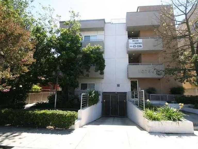 Camarillo St — Photo 1