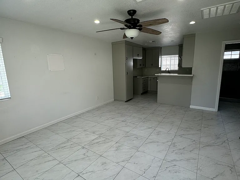 Donovan St — Photo 1