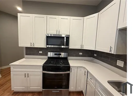4710 S King Dr — Photo 9