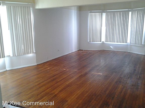 3rd image of 401 Spruce St APT 02
