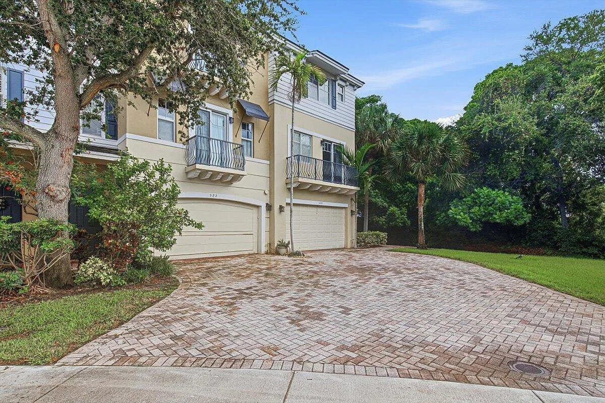 3 bed, 3.5 bath, 1957 sqft, $4,000 — Photo 3
