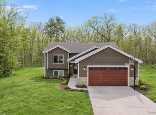 3249 Centennial Oak Dr, Hamilton, MI 49419