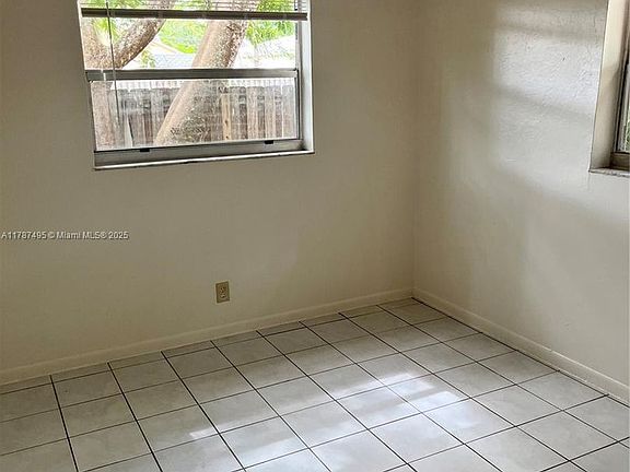 4th image of 1470 SW 2nd Ave APT B