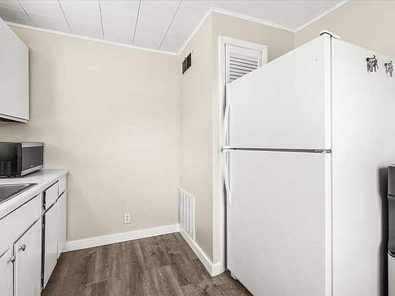 3rd image of 118 W North St #B