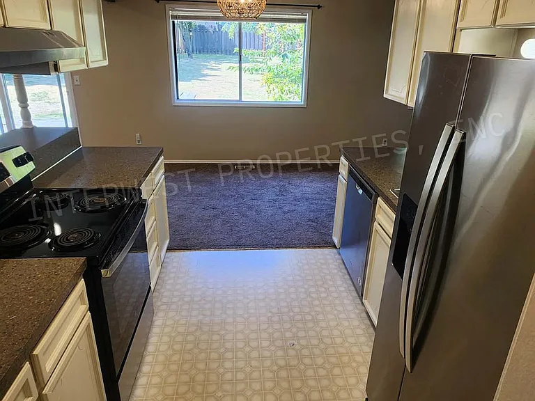 265 SW Salix Ter — Photo 22