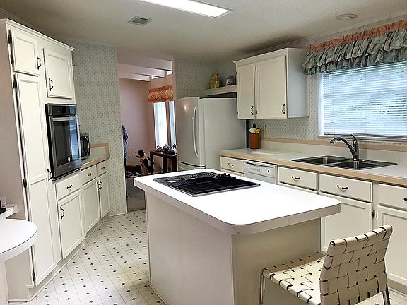 2nd image of 19589 Charleston Cir #18