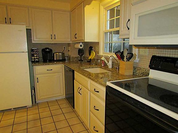 3rd image of 139 Maryland Dr