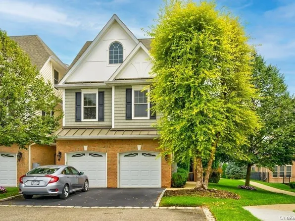 701 Equestrian Way #1, Westbury, NY 11590