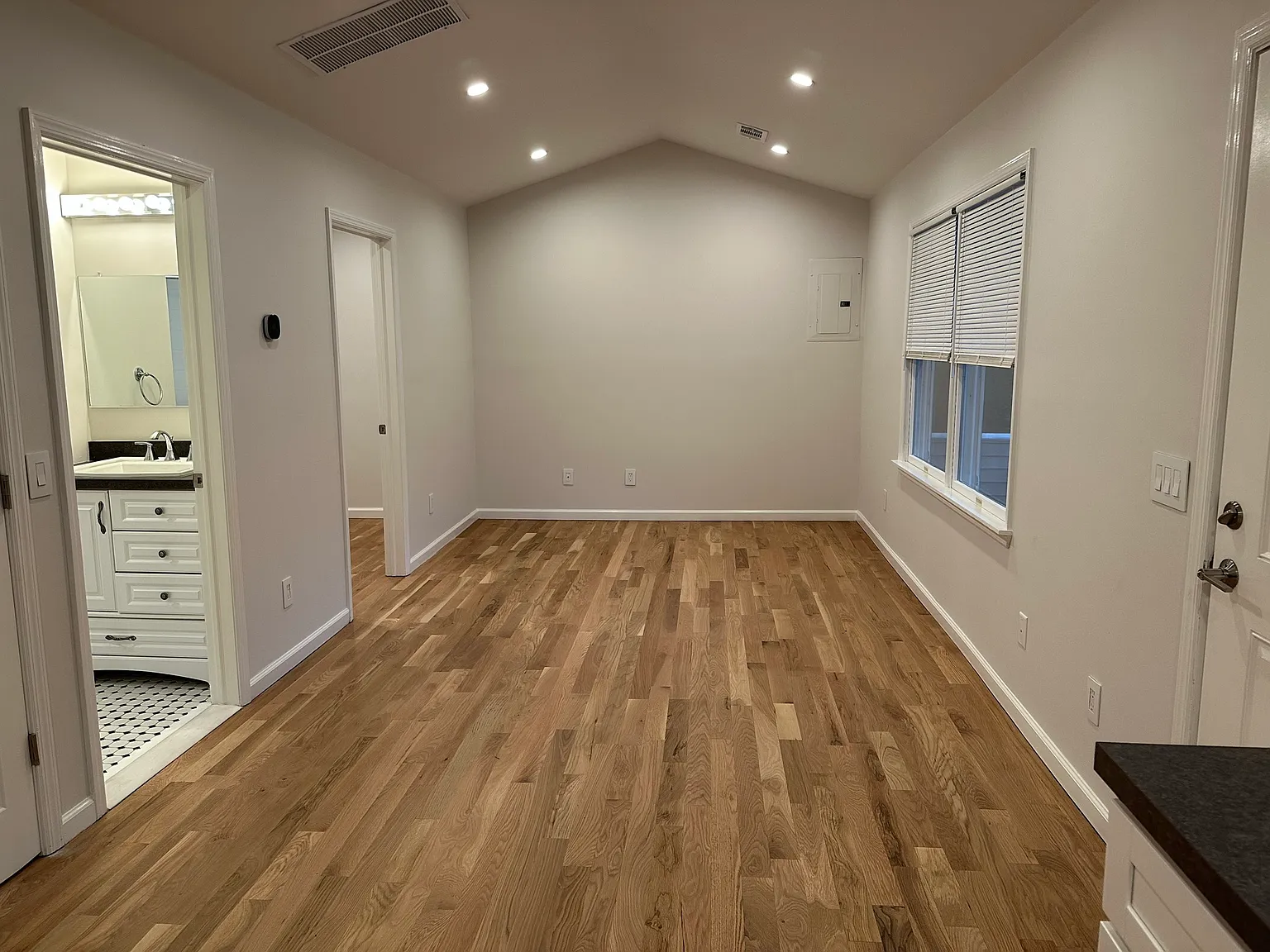 17 Valley St — Photo 3