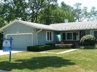 113 Essex Rd, Elk Grove Village, IL 60007