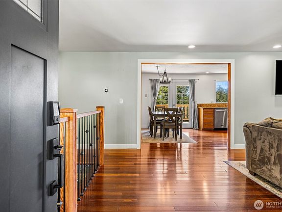 5th image of 2181 Ponderosa Drive SE