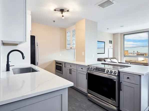 234 Causeway St APT 918, Boston, MA 02114