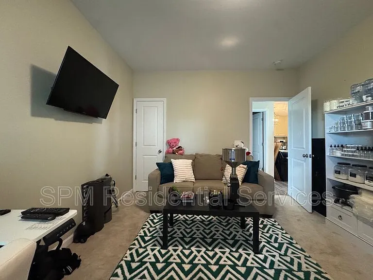 207 Fullford Ln #202 — Photo 13