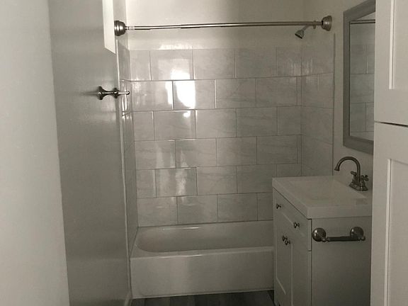 4th image of 4505 Colbath Ave #101