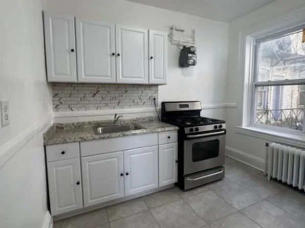 785 Hancock Ave APT 8, Bridgeport, CT 06605