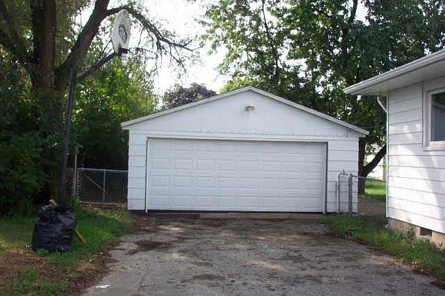2nd image of 3012 N Arlington Ave