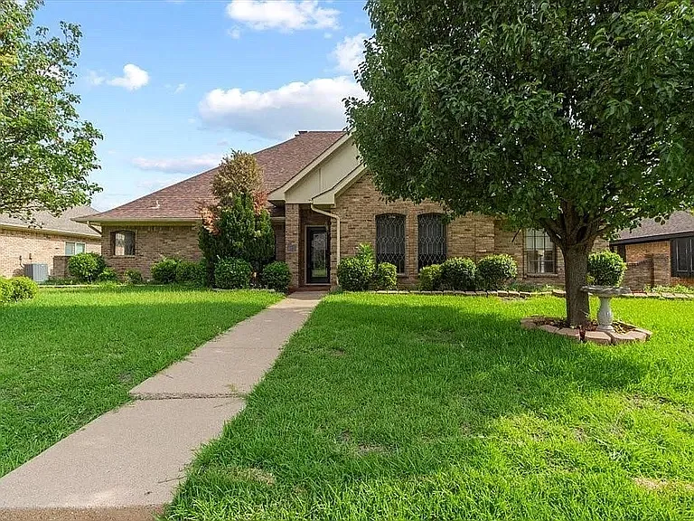 1549 Sussex Dr