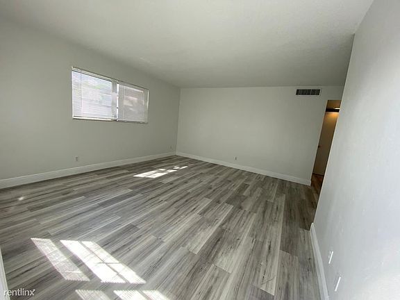 LIVING AND DINNING AREA