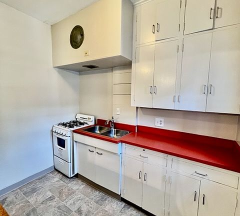4th image of 1379 Saint Paul St APT 104