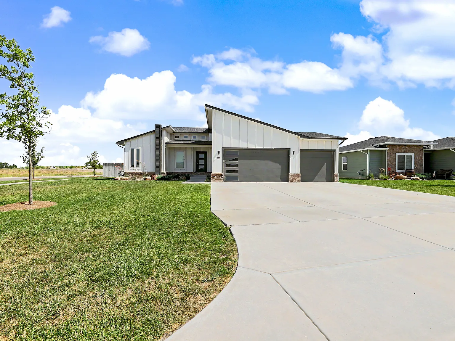 5 bed, 2250 sqft, $2,595 — Photo 3