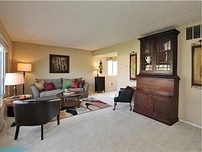5th image of 627 Kienle Ave