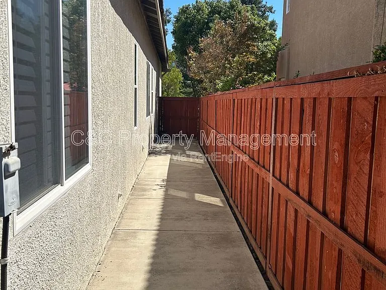 30934 Crystalaire Dr — Photo 21