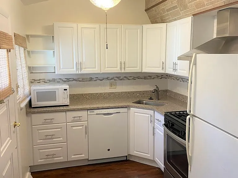 209 Elysian Street — Photo 2