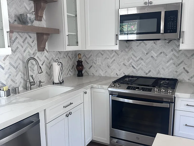 210 S Orchard Dr — Photo 3