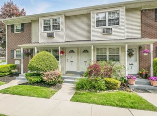 2811 Wilshire Ln, Oakdale, NY 11769