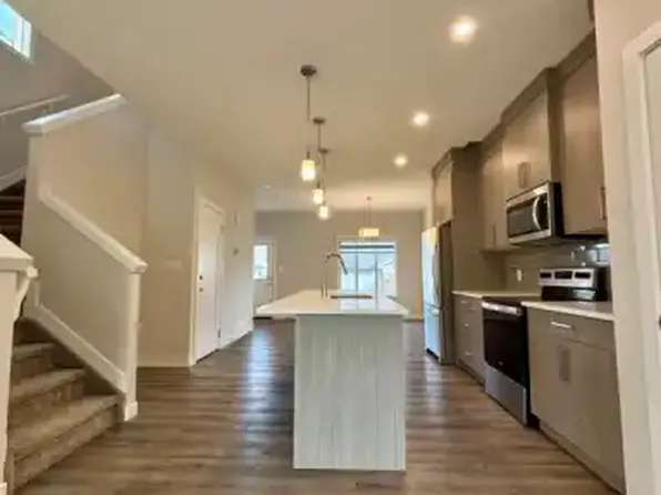 5044 Chappelle Rd SW #1A, Edmonton, AB T6W 4H7