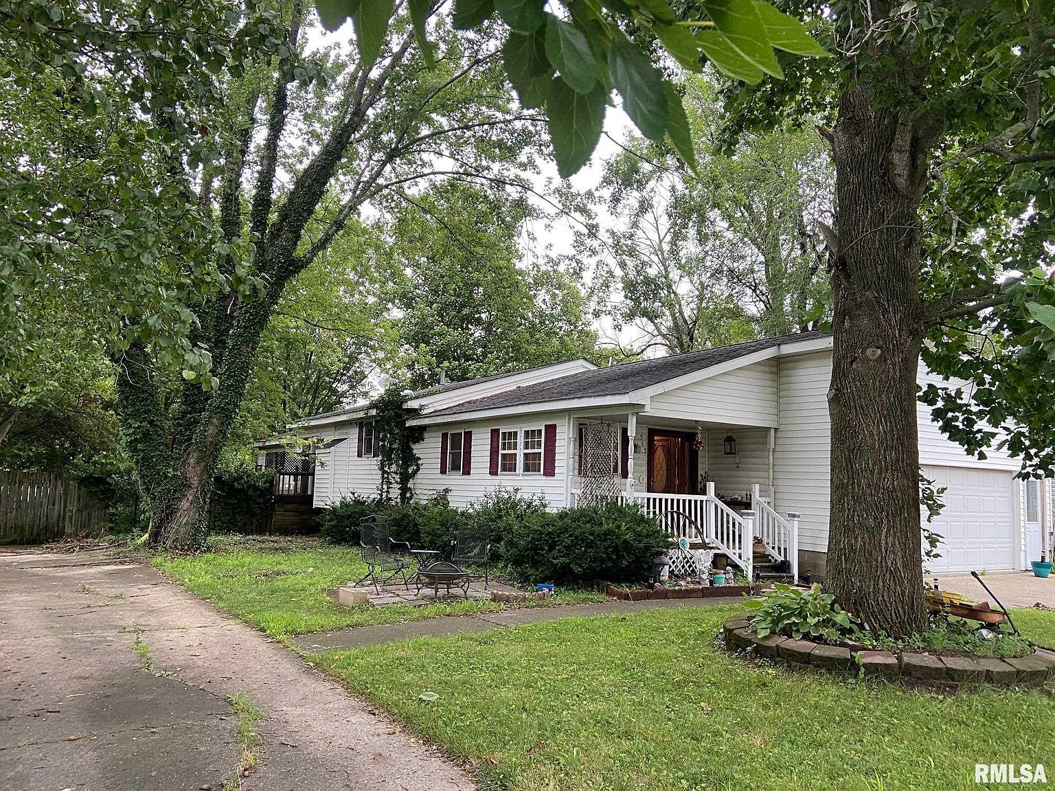 515 E Gandy St, Taylorville, IL 62568 | MLS #CA1030496 | Zillow