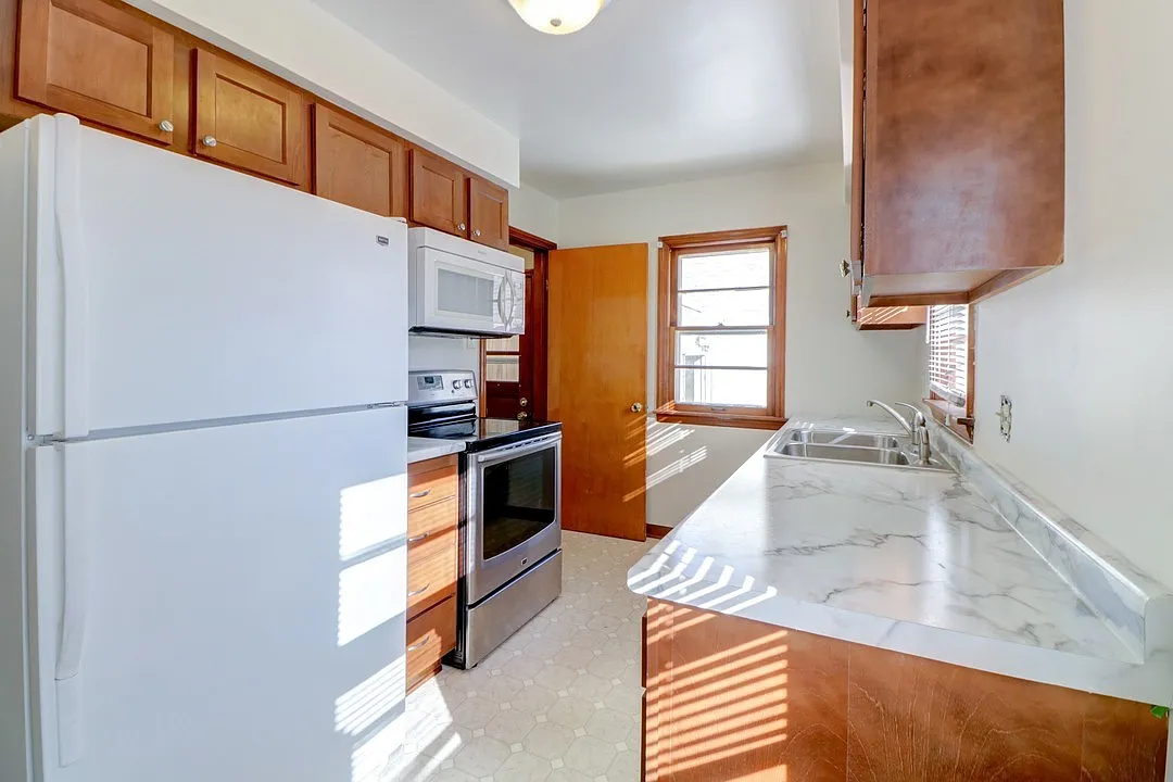 3 Bedroom House In Champaign-Availalbe August 2026 — Photo 4