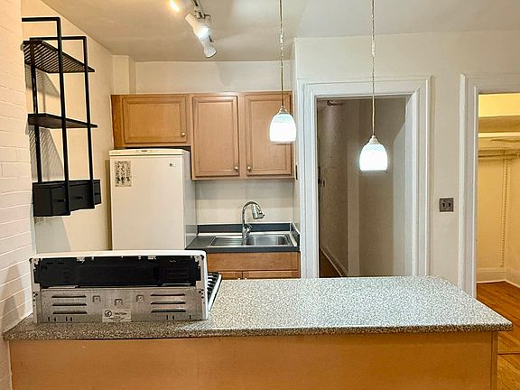 2nd image of 309 W 84th St APT 6