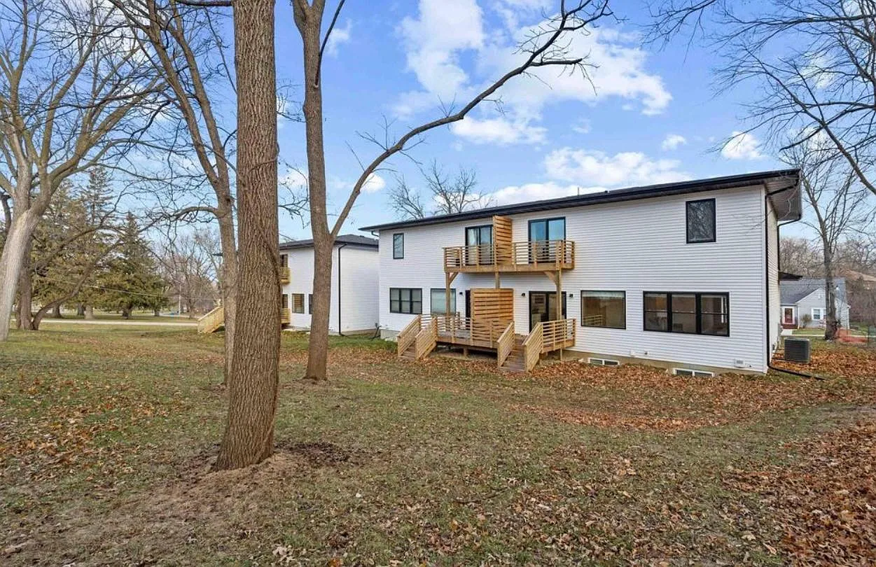1018 Fletcher Ave — Photo 3